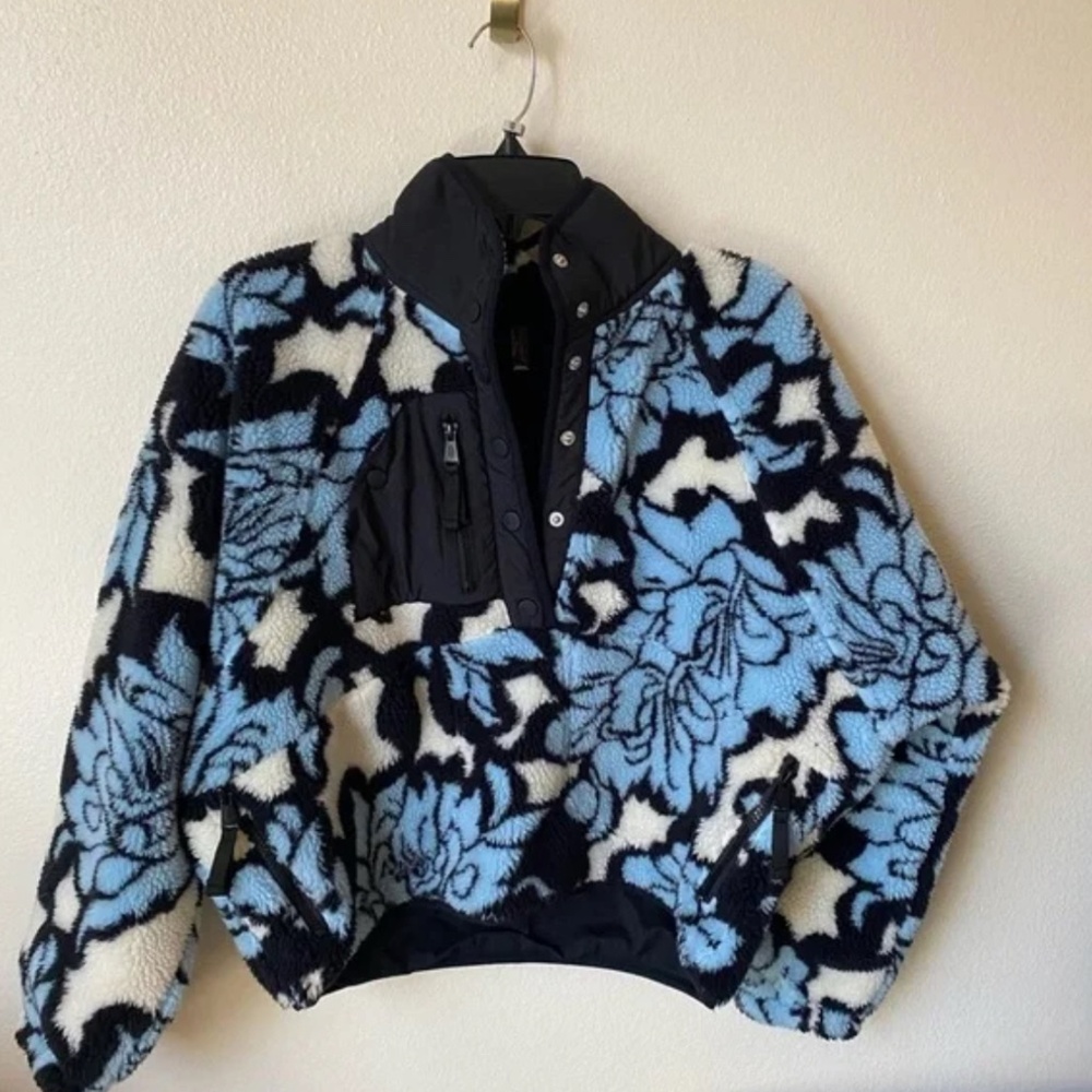 🚨ISO🚨 Free People Hit the Slopes Jacket blue floral pattern MEDIUM